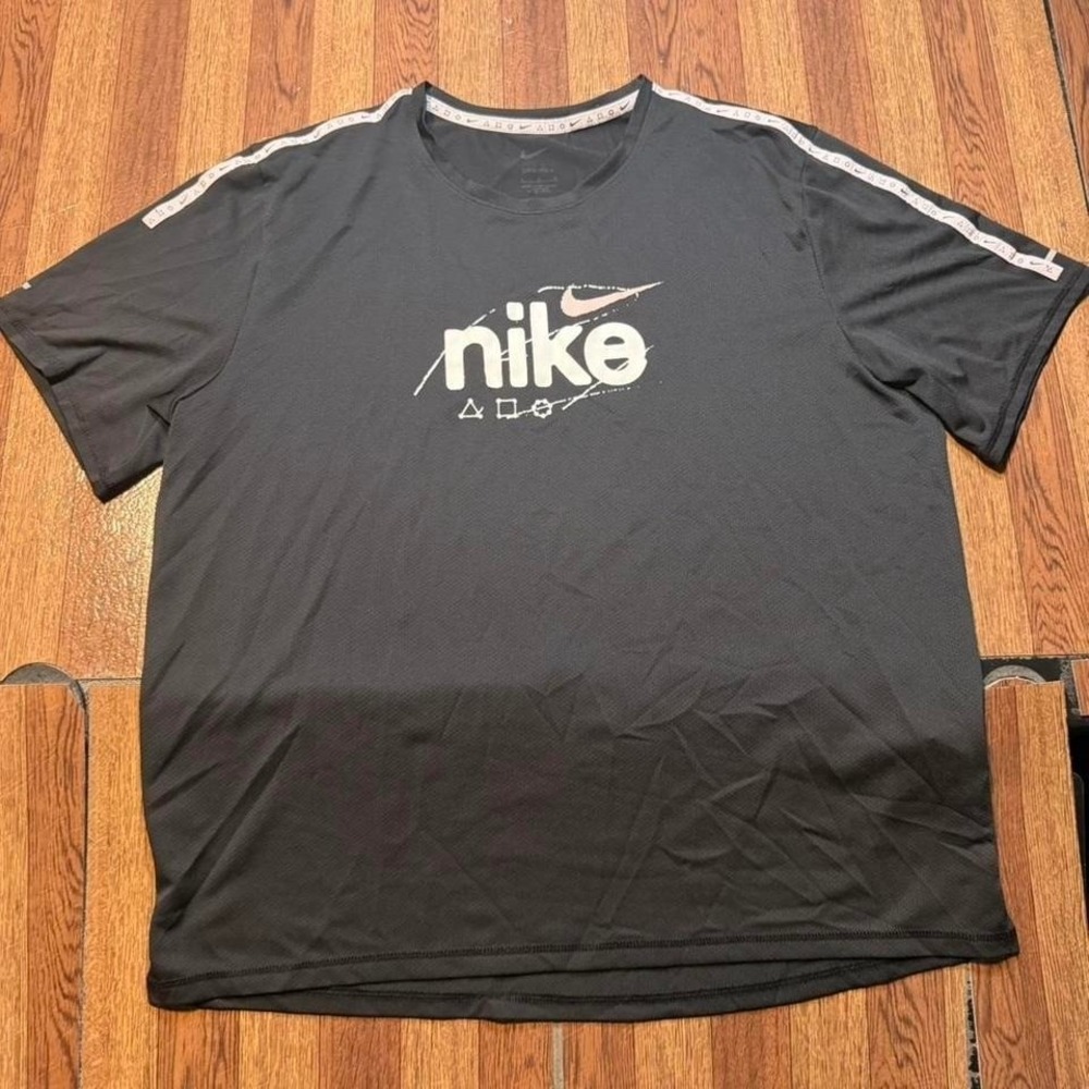 Nike Women's Black‎ Dri-Fit Tech Retro Running Train Shirt Large
